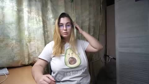 Snapshot of kianna_dior_ chatting on 12/13/24, 03:43 kianna_dior_ online show from 12/13/24, 03:43