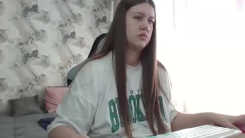 kianna_dior_ online show from 03/25/26, 08:53