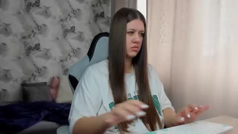 kianna_dior_ online show from 04/18/26, 09:46