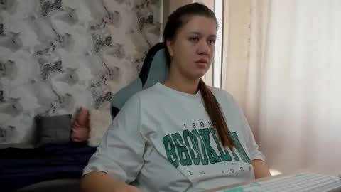 kianna_dior_ online show from 04/23/26, 09:08