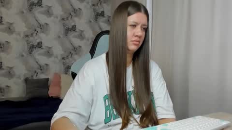 kianna_dior_ online show from 04/23/26, 12:29