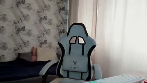 kianna_dior_ online show from 04/24/26, 07:11