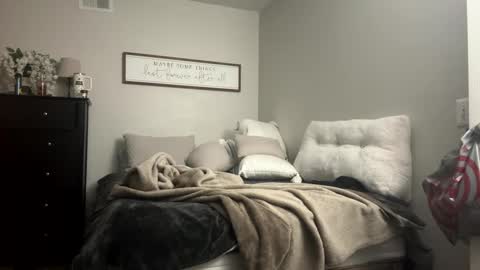 kiannaluv online show from 09/09/25, 01:10