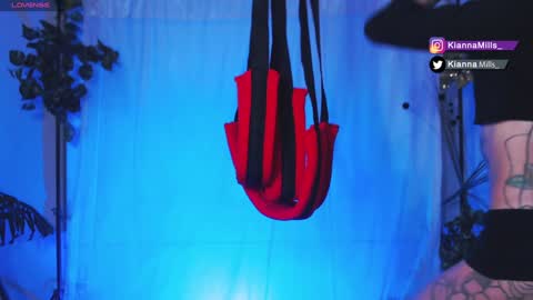 Snapshot of kiannamills chatting on 12/27/24, 11:42 Kianna online show from 12/27/24, 11:42