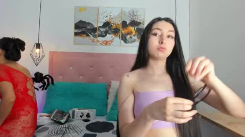 Snapshot of kiara__white chatting on 10/15/25, 12:38 Kiara online show from 10/15/25, 12:38