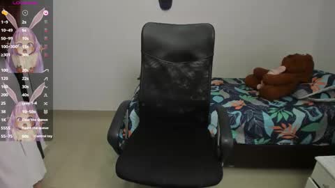 Evelyn online show from 02/13/25, 10:43