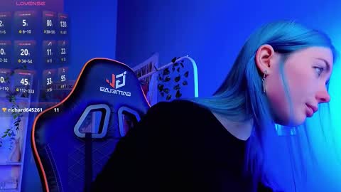 Kira online show from 09/29/25, 08:57