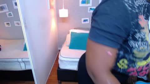 Snapshot of kiara_evanss chatting on 01/19/25, 01:00 Kiara online show from 01/19/25, 01:00