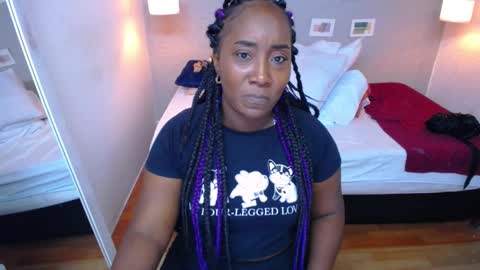 Snapshot of kiara_evanss chatting on 02/19/25, 12:25 Kiara online show from 02/19/25, 12:25