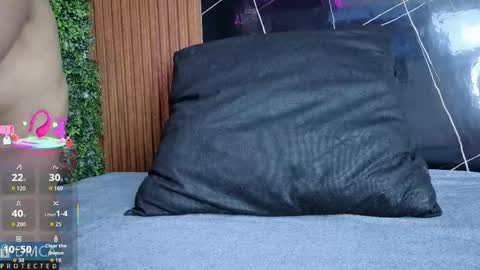 Kiara Zahiri online show from 10/28/25, 10:52