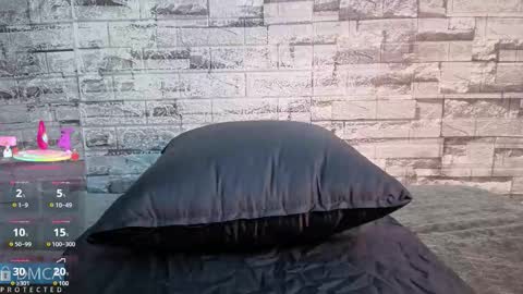 Kiara Zahiri online show from 12/18/25, 10:54