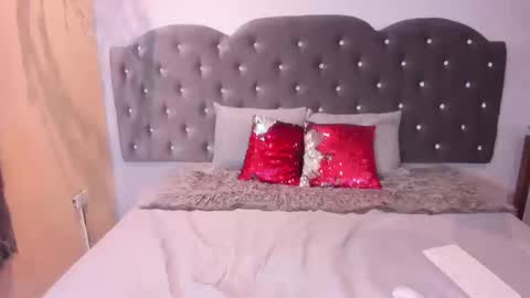 Snapshot of kiaramills_ chatting on 09/11/25, 12:38 Kiara online show from 09/11/25, 12:38