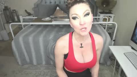 Snapshot of kiarose chatting on 03/07/25, 09:18 Kia Rose online show from 03/07/25, 09:18