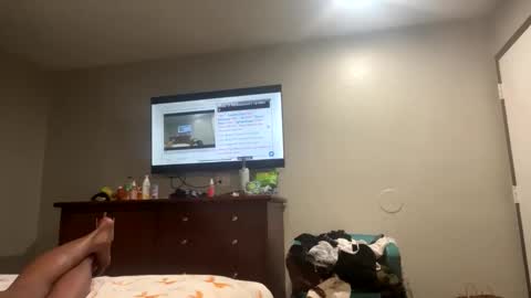 Snapshot of kibrombariu45 chatting on 10/27/25, 01:04 HunneysPlayRoom online show from 10/27/25, 01:04