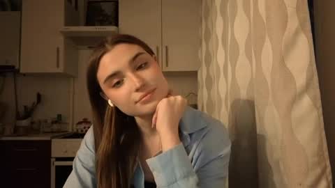 Ola my name is Lissa  Lets hit 10 Thumbs Up together   online show from 04/05/26, 04:04