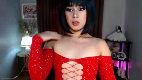 Im Mia online show from 10/11/25, 02:48
