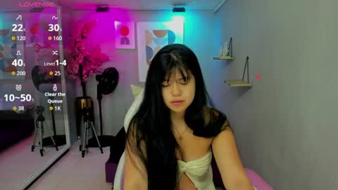 Snapshot of kiitty__meow chatting on 07/17/26, 12:23 Kitty online show from 07/17/26, 12:23