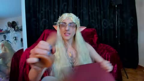 Snapshot of kiizzukyuwu chatting on 11/01/25, 01:40 Kizuky online show from 11/01/25, 01:40