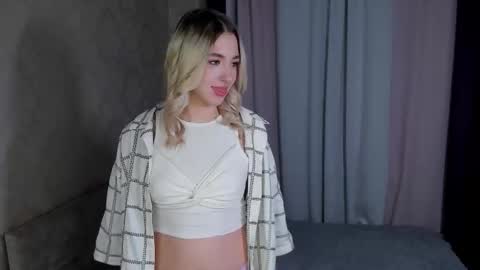 Bella online show from 11/23/25, 03:12