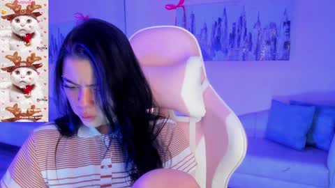 Snapshot of kiki_cams chatting on 12/17/24, 07:07 kIKI online show from 12/17/24, 07:07