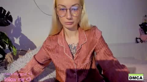 Snapshot of kiki_cute__ chatting on 09/26/25, 07:40 Kiki online show from 09/26/25, 07:40