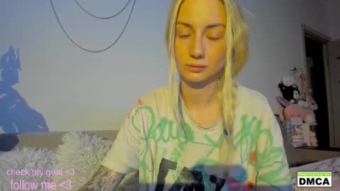 Snapshot of kiki_cute__ chatting on 10/19/25, 06:30 Kiki online show from 10/19/25, 06:30