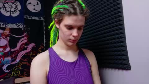 Kiki online show from 11/28/25, 10:07