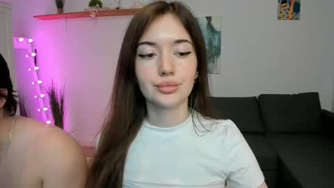 Snapshot of kiki_mcflurry chatting on 10/25/25, 08:14 PavelPolly online show from 10/25/25, 08:14