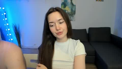 Snapshot of kiki_mcflurry chatting on 11/25/25, 09:37 PavelPolly online show from 11/25/25, 09:37