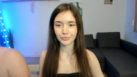 Snapshot of kiki_mcflurry chatting on 12/16/25, 09:42 PavelPolly online show from 12/16/25, 09:42