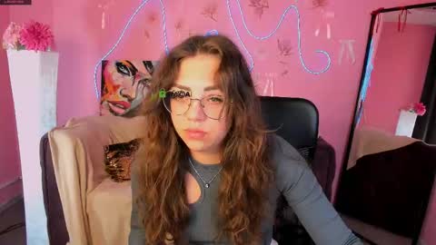 Snapshot of kiki_swan chatting on 04/27/26, 05:49 kiki_swan online show from 04/27/26, 05:49