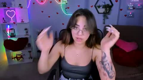 Snapshot of kiki_swan chatting on 06/23/26, 07:12 kiki_swan online show from 06/23/26, 07:12