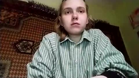 Snapshot of kikibang_ chatting on 12/21/25, 10:22 kikibang_ online show from 12/21/25, 10:22