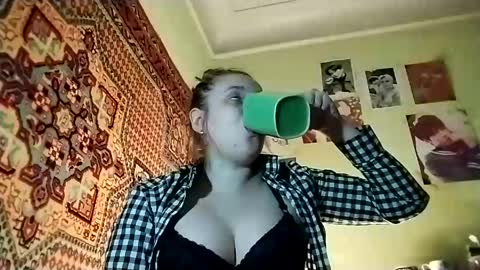 Snapshot of kikibang_ chatting on 05/15/26, 07:32 kikibang_ online show from 05/15/26, 07:32
