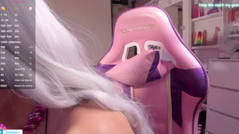 Snapshot of kikilepetite chatting on 01/08/25, 12:28 kiki online show from 01/08/25, 12:28