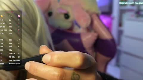 Snapshot of kikilepetite chatting on 06/11/26, 12:32 kiki online show from 06/11/26, 12:32