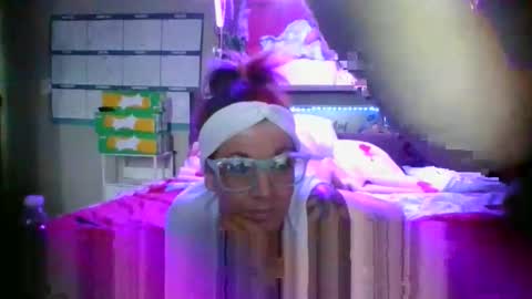 kikilovespartylights online show from 03/09/26, 05:50