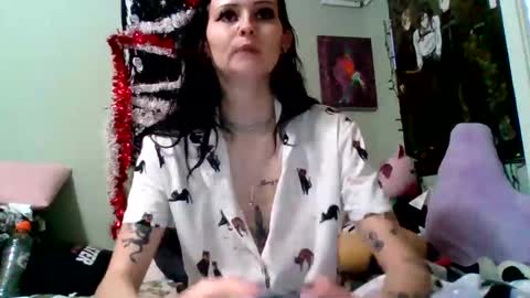 Kat 3 online show from 12/15/25, 10:36