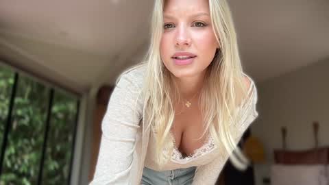 Snapshot of killer__tits chatting on 02/18/26, 02:07 Killer Tits online show from 02/18/26, 02:07