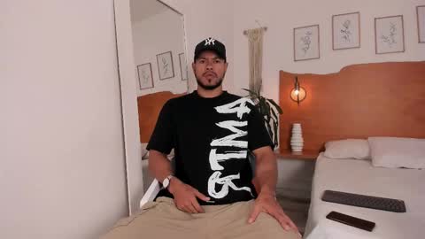 Kilua Muscle guy online show from 09/13/25, 09:47