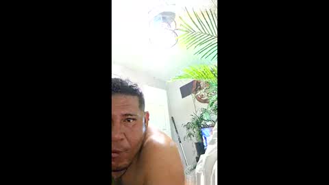 kiloflores124 online show from 12/21/25, 09:49