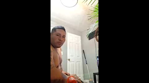 kiloflores124 online show from 12/22/25, 12:07