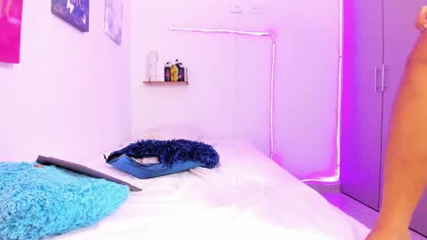 kim online show from 02/08/25, 07:38