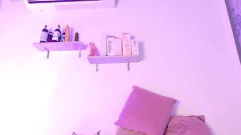 kim online show from 10/17/25, 08:55