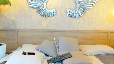 Kim online show from 02/12/25, 04:11