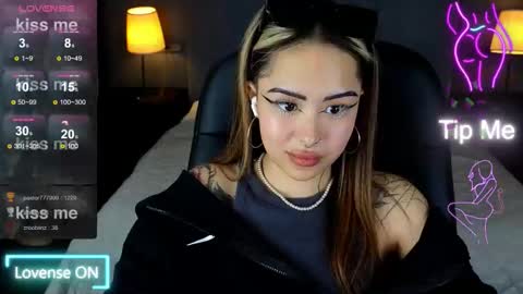 Kim online show from 11/28/25, 09:12