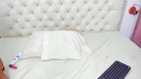 Snapshot of kim_eli chatting on 12/22/24, 10:25 kim_eli online show from 12/22/24, 10:25