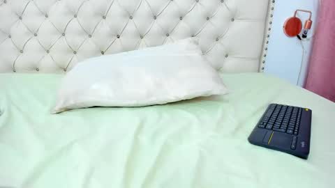 Snapshot of kim_eli chatting on 01/30/25, 11:02 kim_eli online show from 01/30/25, 11:02