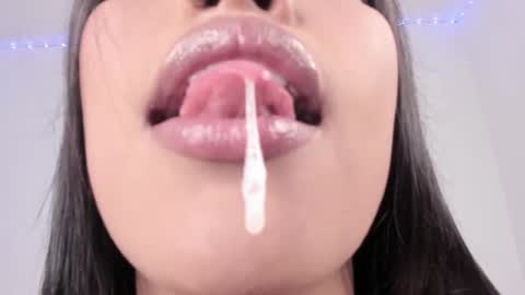 Snapshot of kim_mouth17 chatting on 11/24/25, 02:33 kim_mouth17 online show from 11/24/25, 02:33