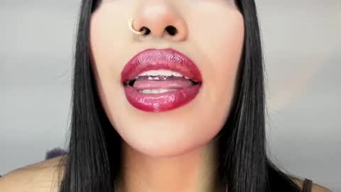 kim_mouth17 online show from 04/22/26, 11:06